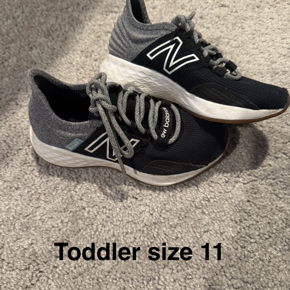 Toddler tennis shoes
